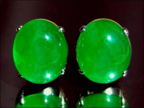 đ&aacute; ngọc b&iacute;ch (nephrite) v&agrave; ngọc phỉ th&uacute;y (jadeit)